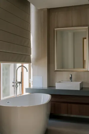 SkyLove LakeView & Garden Hotel