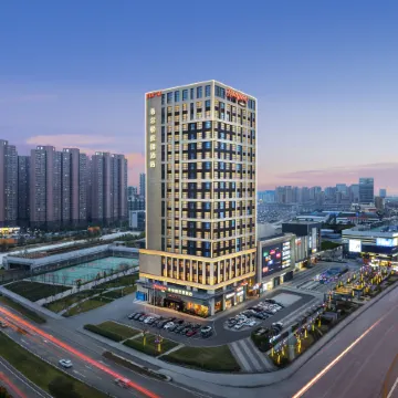 Hampton by Hilton Wuhan Guanggu First Road Отели рядом с достопримечательностью «Олимпийский спортивный центр провинции Хубэй-теннисный зал»