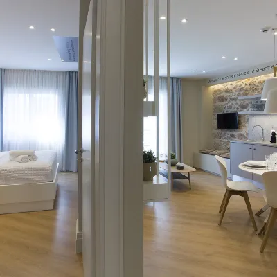 Great Living Koukaki Hoteles cerca de Odeón de Herodes Ático