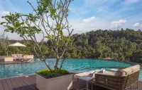 The Golden Crown Hotel - Luxury