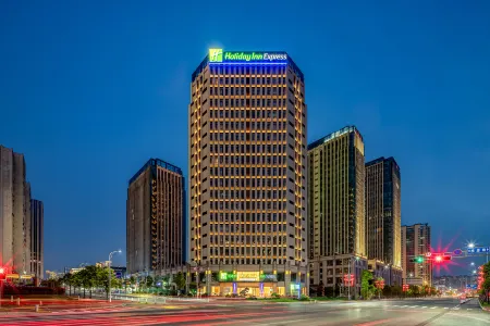 Holiday Inn Express Shangrao Railway Station by IHG Отели рядом с достопримечательностью «Shangrao Botanical Garden»