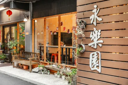 Forever Happiness Hostel Отели рядом с достопримечательностью «Chung Tai Chan Monastery»