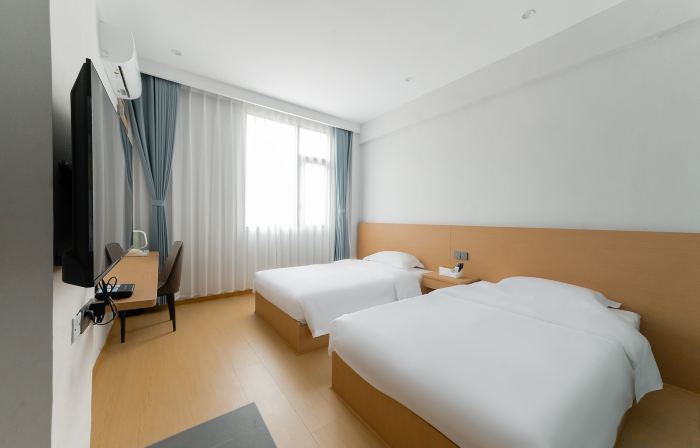 Dongrunfeng Hotel (Zigong Caideng Park)