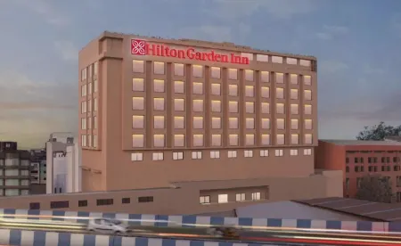 Hilton Garden Inn Surat City Centre Отели рядом с достопримечательностью «Kargil Chowk memory»