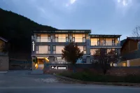 Lugu Lake Shanyu Lake View Resort Hotel (Daluoshui Branch) Отели рядом с достопримечательностью «Дерево любовников»
