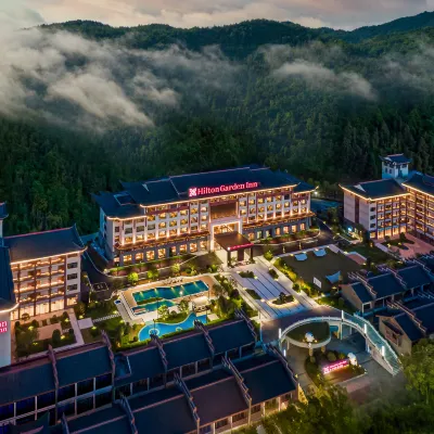 Hilton Garden Inn Zhangjiajie Wulingyuan Hotels in de buurt van Baofeng Lake