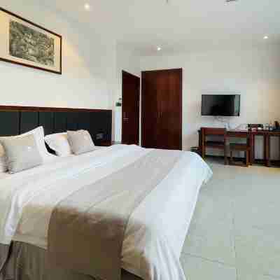 興安依山伴水大酒店 Rooms