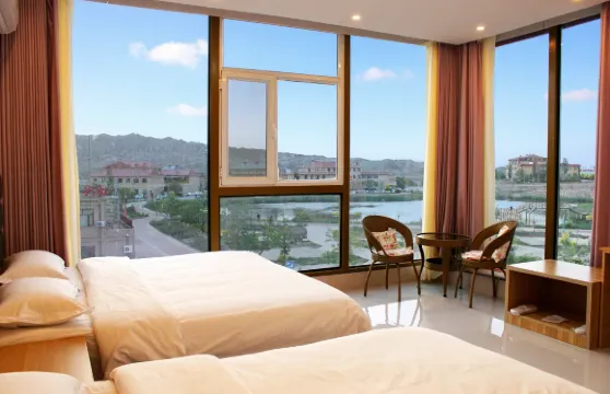 七彩丹霞文正假日酒店