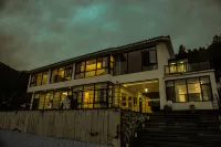 hidden lodge on the ridge Hotels near Tian Ji Long Men