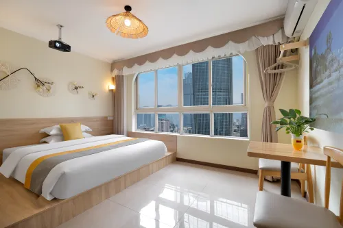 RuQing Homestay (Chongqing Jiefangbei Pedestrian Street Hong Ya Dong)