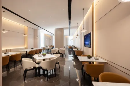 Baoding Wanbo Plaza Dongfeng Middle Road Yaduo Hotel Отели рядом с достопримечательностью «Baoding Zoo»