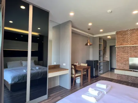 Premier Luxe Hotel Отели рядом с достопримечательностью «Гранд Каньон Чонбури»