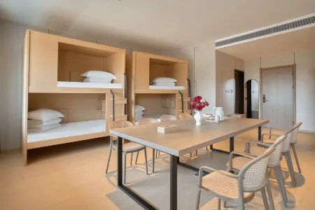 Lunar Star Retreat Отели в г. Тьели