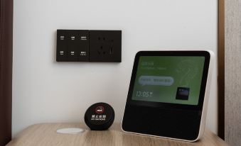 Elong Hotel (Haixi Golmud Jiangyuan Middle Road Kunlun Park Branch)