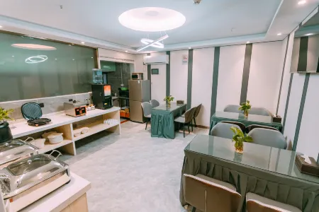 Qingmu Select Hotel (Ma'anshan Hongqi Middle Road RT-Mart) Отели рядом с достопримечательностью «Caishiji»