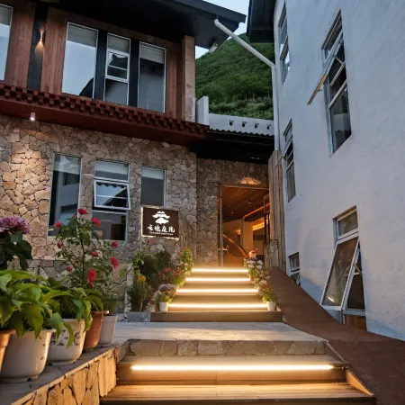 Jiuzhaigou Yunjing Courtyard-Style Hotel