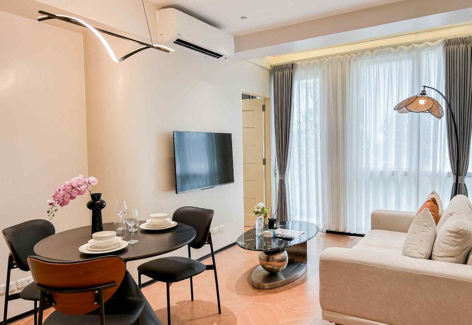 NEW Furnitures and NEAR BEACH Condo 주방