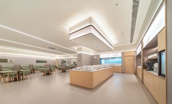 Full Season Fuzhou Jinshan Subway Station Hotel