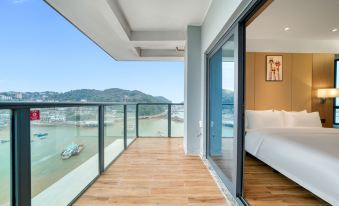 YOLO Repulse Bay Yacht Hotel