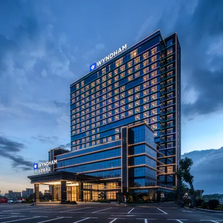 Huazhou Huaxun Wyndham Hotel