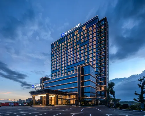 Huazhou Huaxun Wyndham Hotel Hotels in Huazhou
