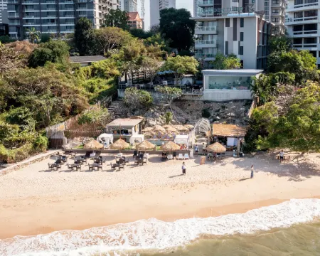 Golden Tulip Pattaya Beachfront Resort Hotels in Bang Lamung