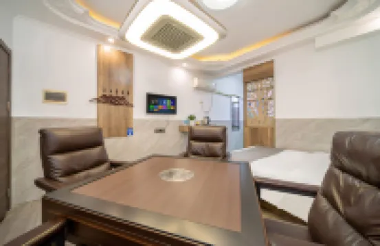 Time Light Enjoyment Hotel (Hunan City University Yiyang Medical College)