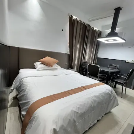 Wanzai Longhu Business Hotel