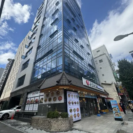 The EXTAY Lounge Jongno Отели рядом с достопримечательностью «Торговый центр Tong-In Store»