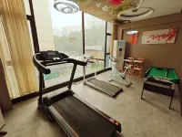 麗呈艾笙飯店（淮南火車站商貿文化廣場店） - 停車場