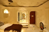 Lanxinmeng Gun Xueyin Wild Luxury Hotel (China Xuexiang Xueyun Main Street Branch)