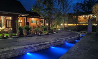 Tengchong Ginkgo Town Mid-Levels Cliff Hotel