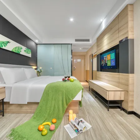 X Plus Hotel (Shaoxing Baiguan Plaza)