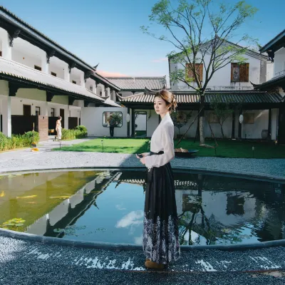 Dali Ludi Songfeng Courtyard Homestay (Ancient City South Gate) Hotels near Wuhua Building