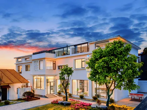 LU SHAN ZHENSHANYUE INN