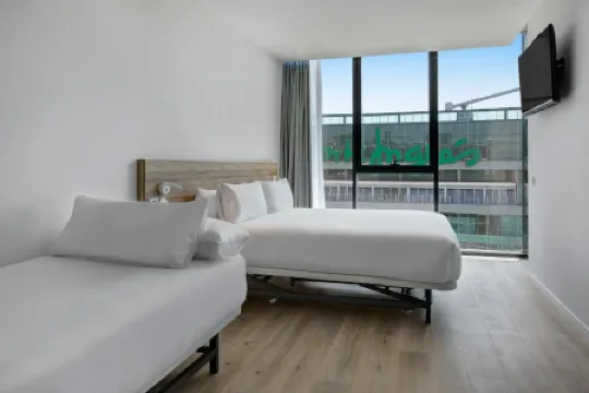 B&B Hotel Porto Centro Massarelos Отели рядом с достопримечательностью «Synagogue Kadoorie - Mekor Haim»