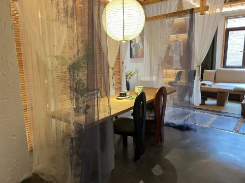 이쉰리 테마 호텔