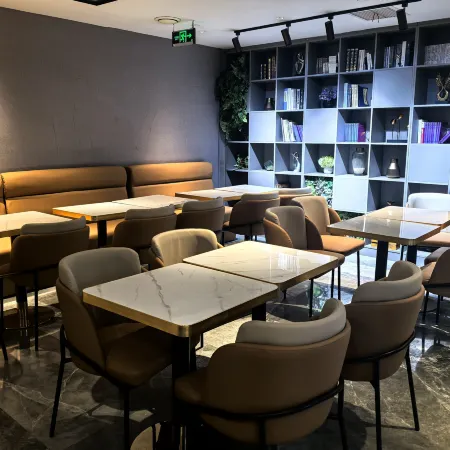 Homeinn Selected Hotel (Harbin West Station Xuefu Road Subway Station CapitaMall) Отели рядом с достопримечательностью «Heilongjiang University Gymnasium»