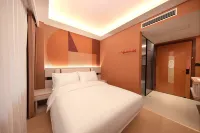 Zhouzhi International Hotel (Kunming Railway Station North Square Branch)