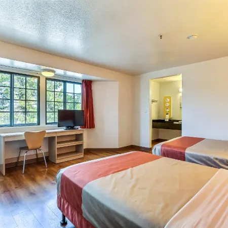 Motel 6 Pinole, CA