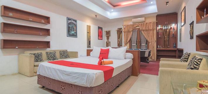 RedDoorz Syariah Near Margahayu Raya Hotels in Buahbatu