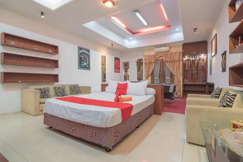 RedDoorz Syariah Near Margahayu Raya