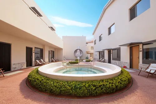Lahuali Coffee Courtyard (Yutian Qilihai Resort)