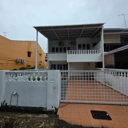 Jonker Home 2 Walking Distant to Banda Hilir