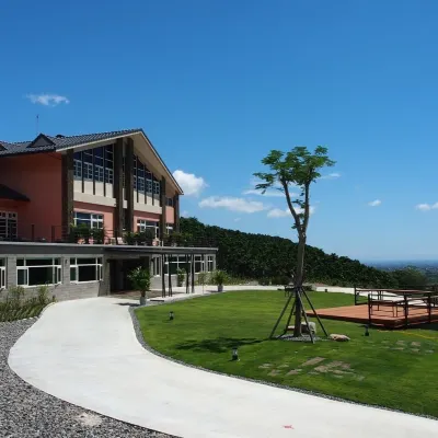 Sun Hola Villa Hotels near Changpi Lake