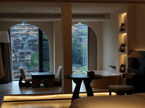 Suyan·Lishang Art Gallery B&B (Xijiang Thousand-Household Miao Village Viewing Platform Branch) - con vistas a la montaña