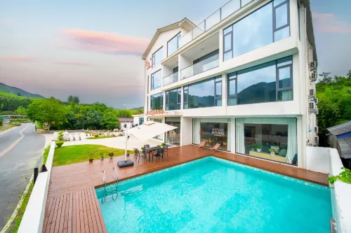 A few miles forest resort homestay