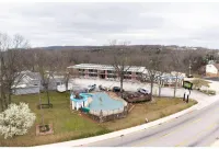 Colonial Mountain Inn Branson MO - Pools