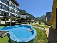 Yushe Chalet · Homestay - Yüzme Havuzu
