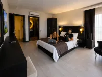 The Reference Club Restaurant & Accommodation - bars